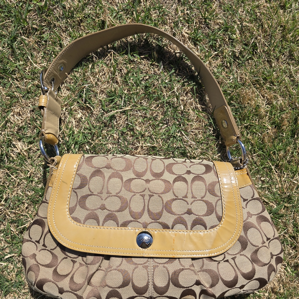 Coach Signature Shoulder Bag 🤎